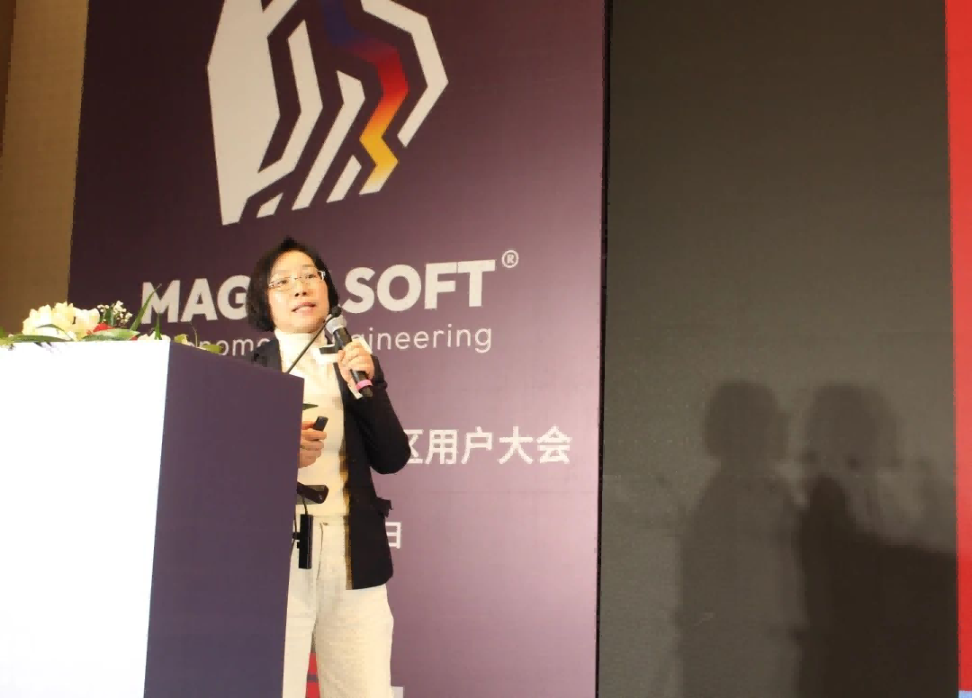 中國鑄造協會總工程師、《鑄造工程》雜志主編袁亞娟女士以《鑄造科技論文的寫作要求》為題作報告