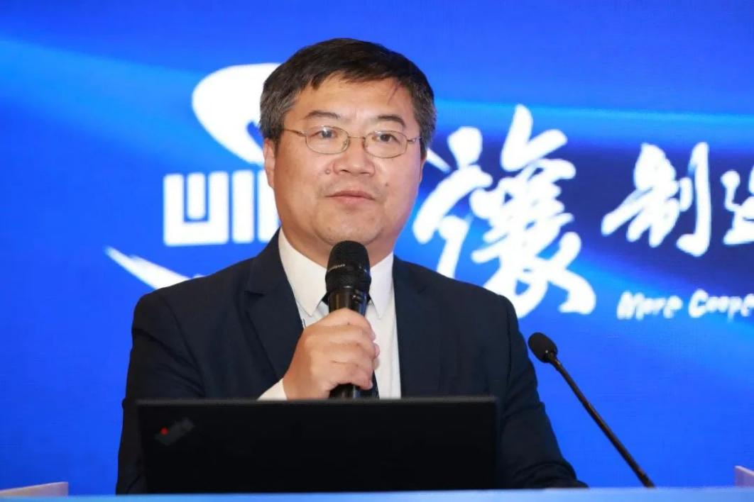 同濟大學工業4.0學習工廠主任/國家智能制造專家委員會委員陳明教授作報告 同濟大學工業4.0學習工廠主任/國家智能制造專家委員會委員陳明教授作報告