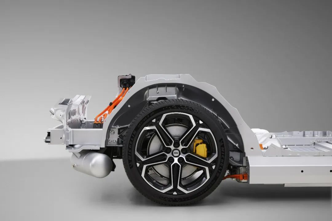 小米第一次在轎車上實現了后地板的一體化 小米第一次在轎車上實現了后地板的一體化