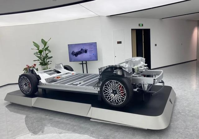 實現B級車及更大尺寸車型的整個車身底盤的一體化壓鑄成型