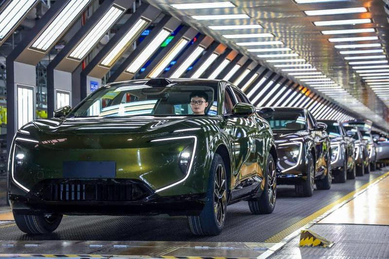 2025年中國汽車產(chǎn)銷超3400萬輛，連續(xù)17年穩(wěn)居第一